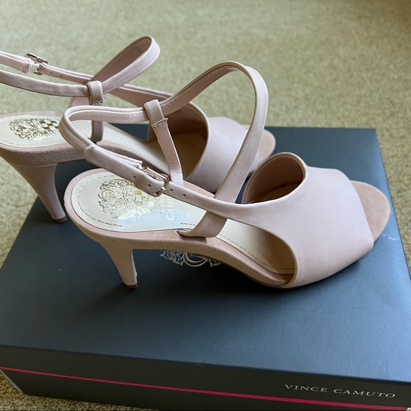 Vince Camuto Shoes - Picture 3 of 7